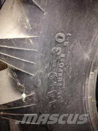  14.9x30 Pneumatiky, kola a ráfky