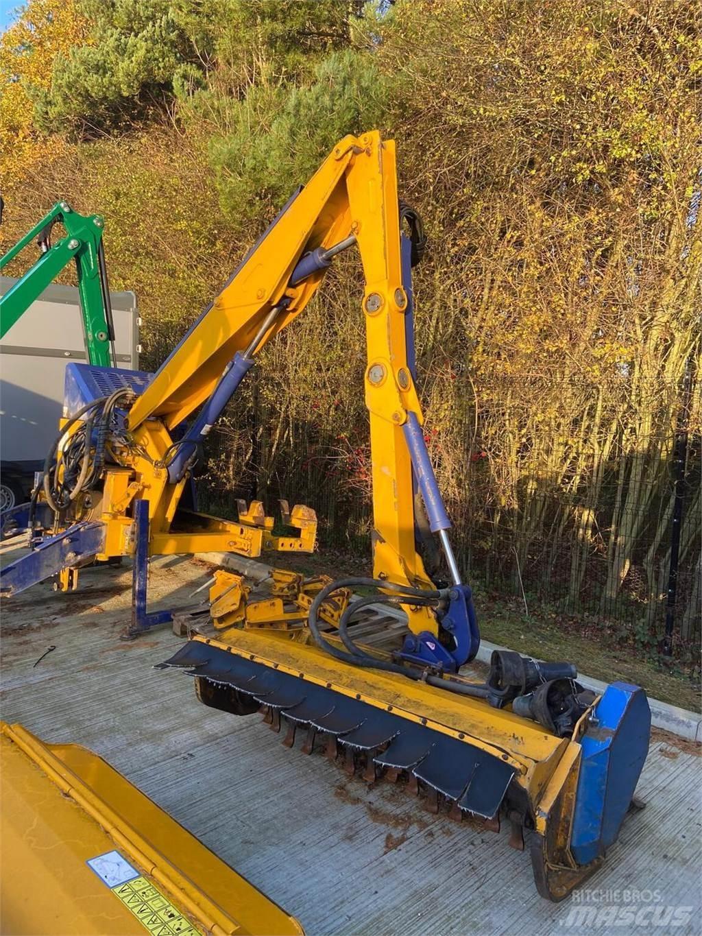 Bomford Buzzard Drtiče a řezače balíků