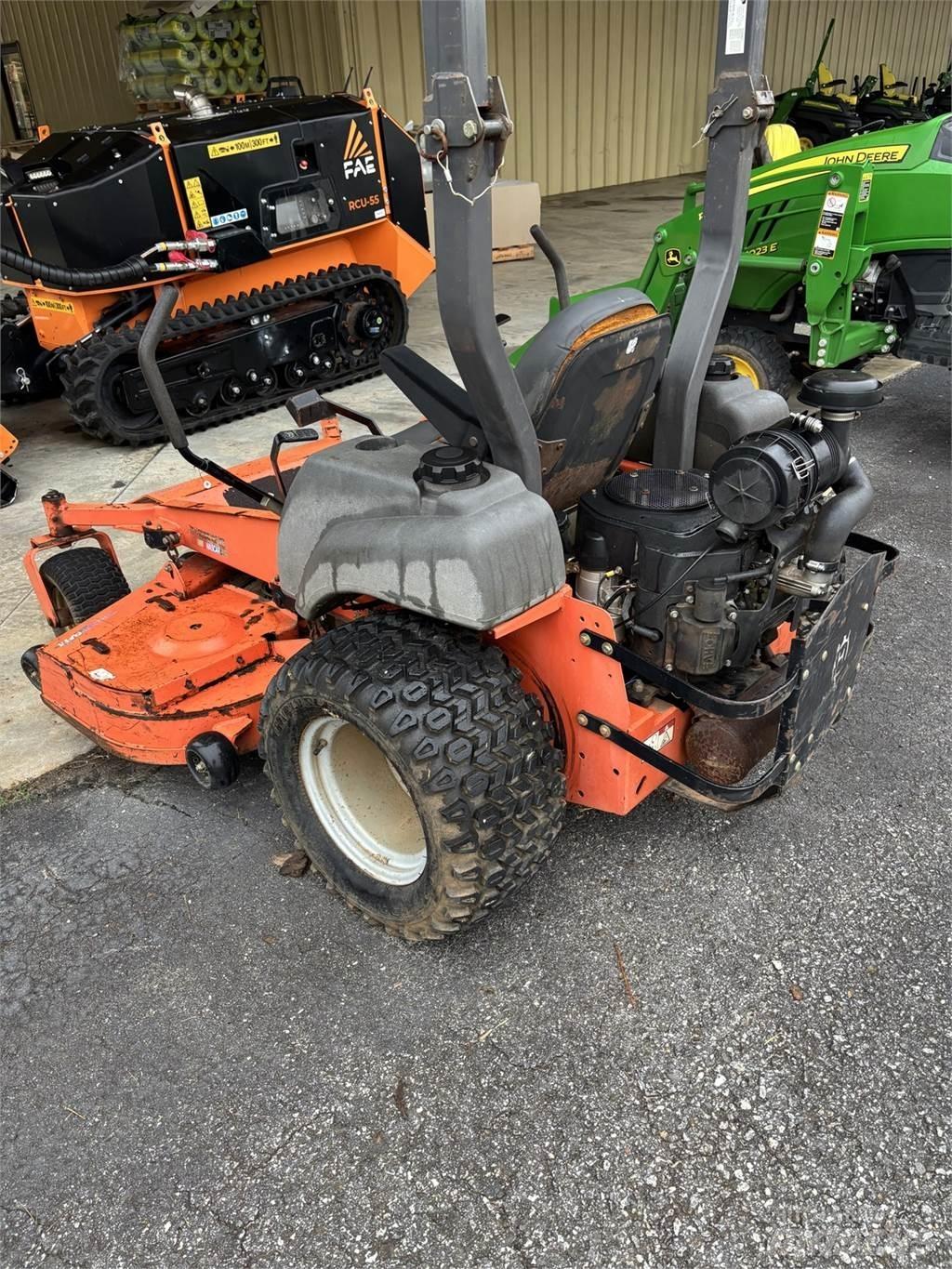 Husqvarna Z6127 Sekačky s nulovým poloměrem otáčení