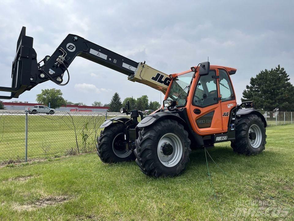 JLG 823 Teleskopické manipulátory