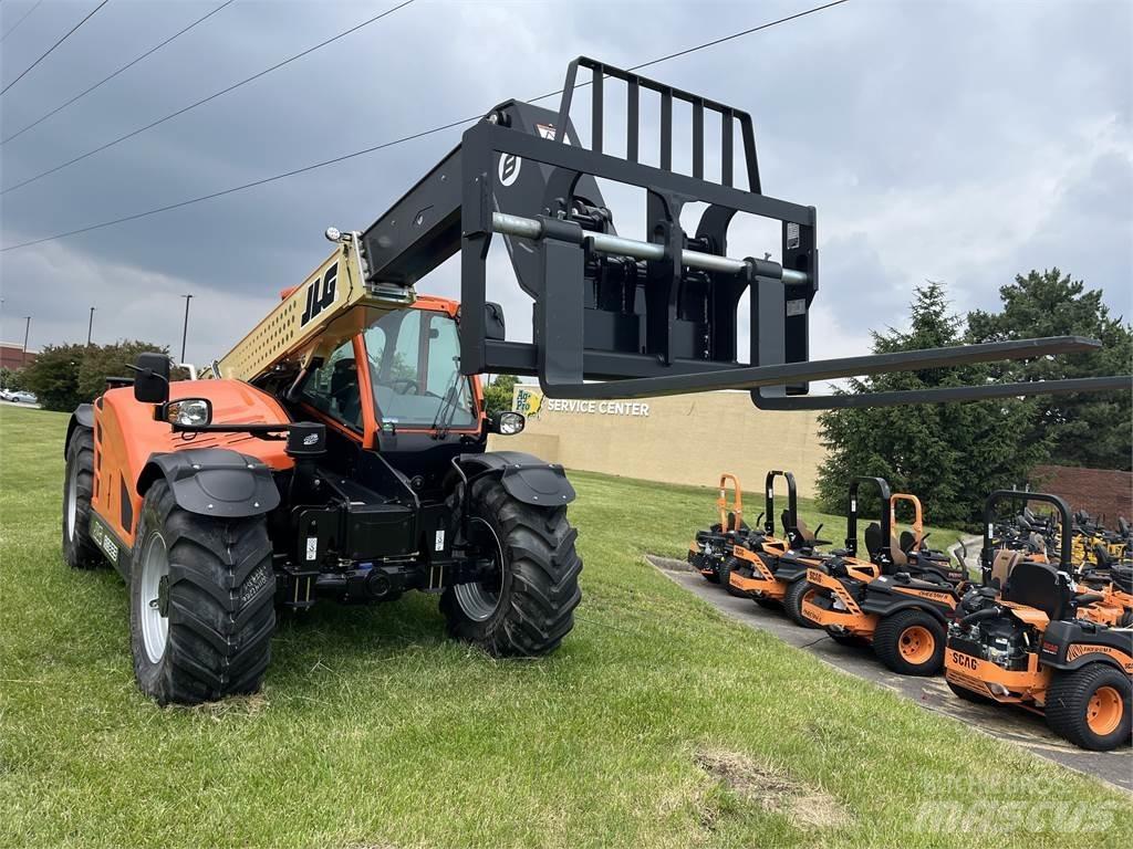 JLG 823 Teleskopické manipulátory