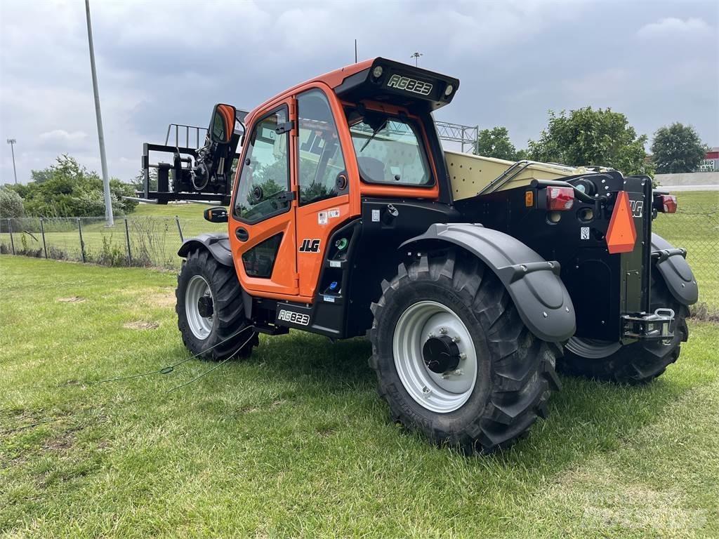 JLG 823 Teleskopické manipulátory
