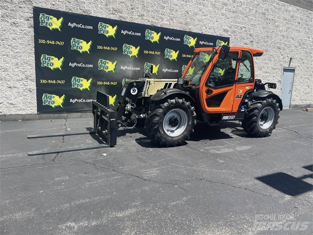 JLG 925 Teleskopické manipulátory