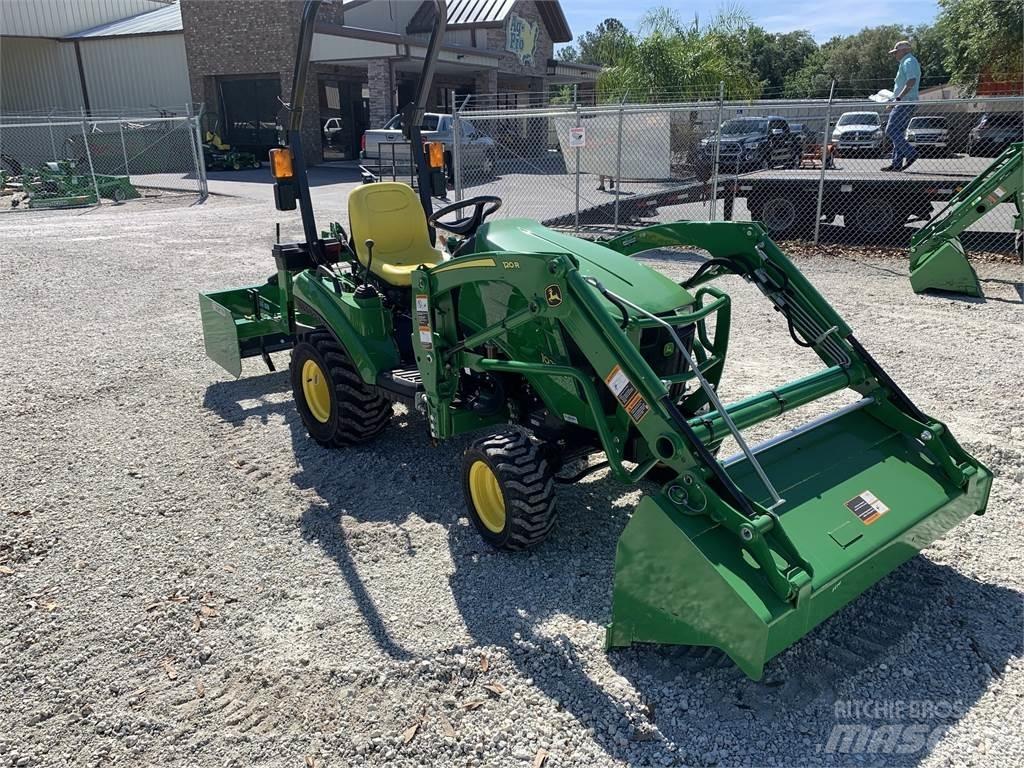 John Deere 1023E Kompaktní traktory