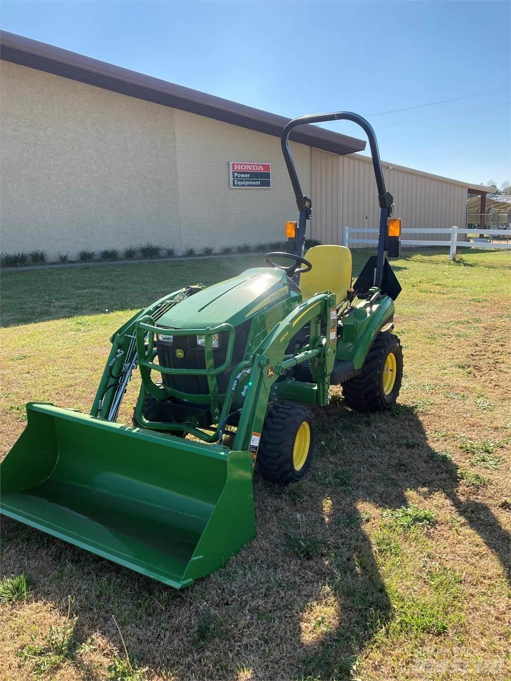 John Deere 1023E Kompaktní traktory