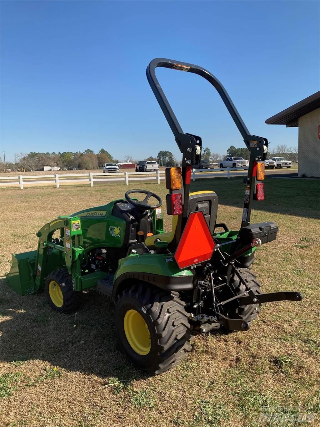 John Deere 1023E Kompaktní traktory