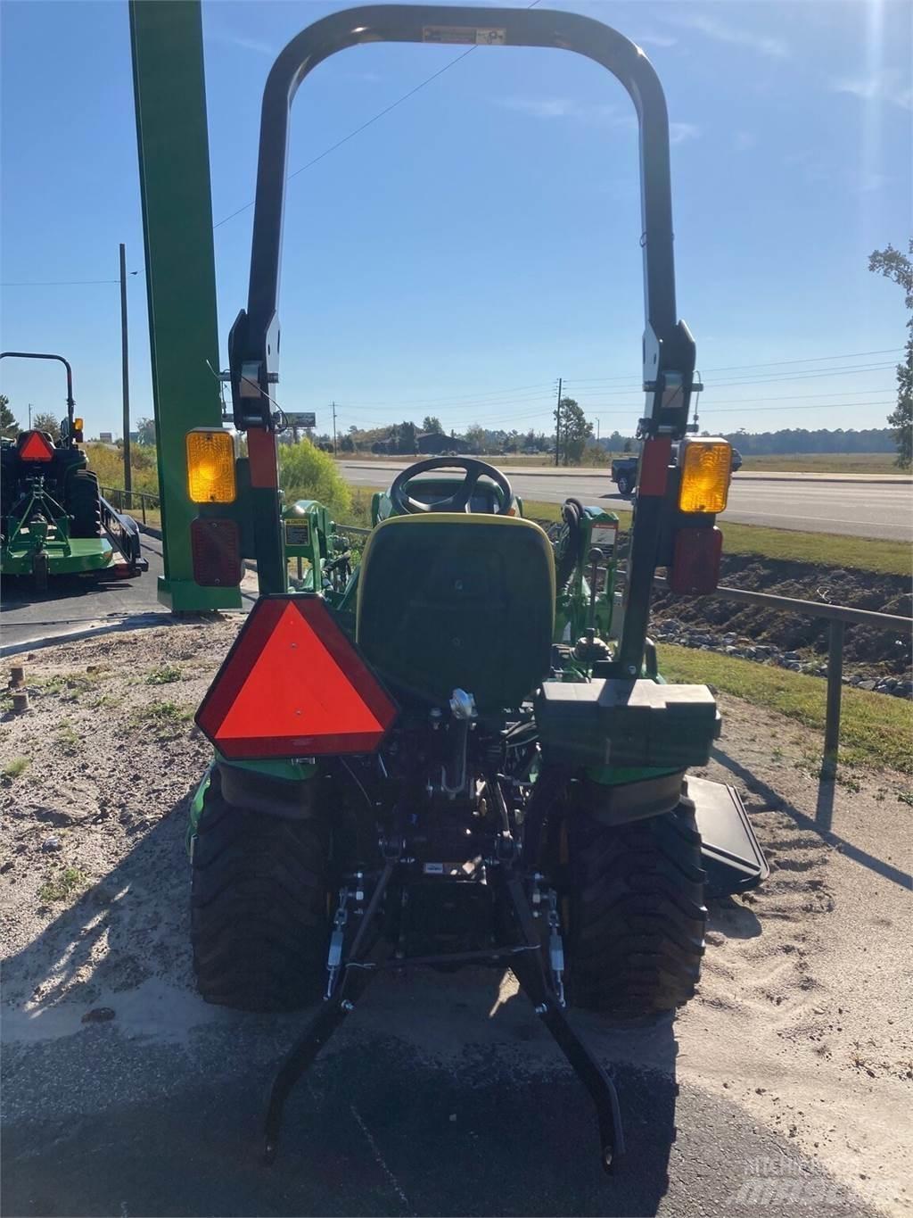 John Deere 1023E Kompaktní traktory