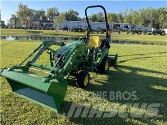 John Deere 1023E Kompaktní traktory