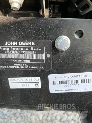 John Deere 1025R Kompaktní traktory