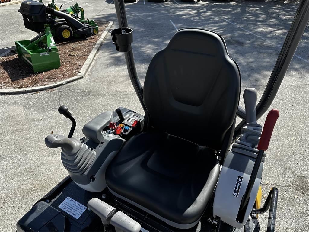 John Deere 17 P Mini rýpadla < 7t