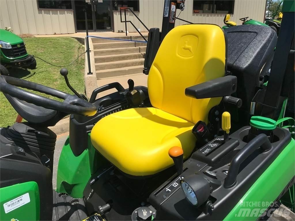 John Deere 2025R Kompaktní traktory