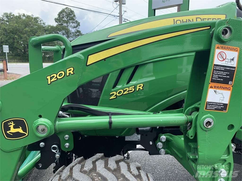 John Deere 2025R Kompaktní traktory