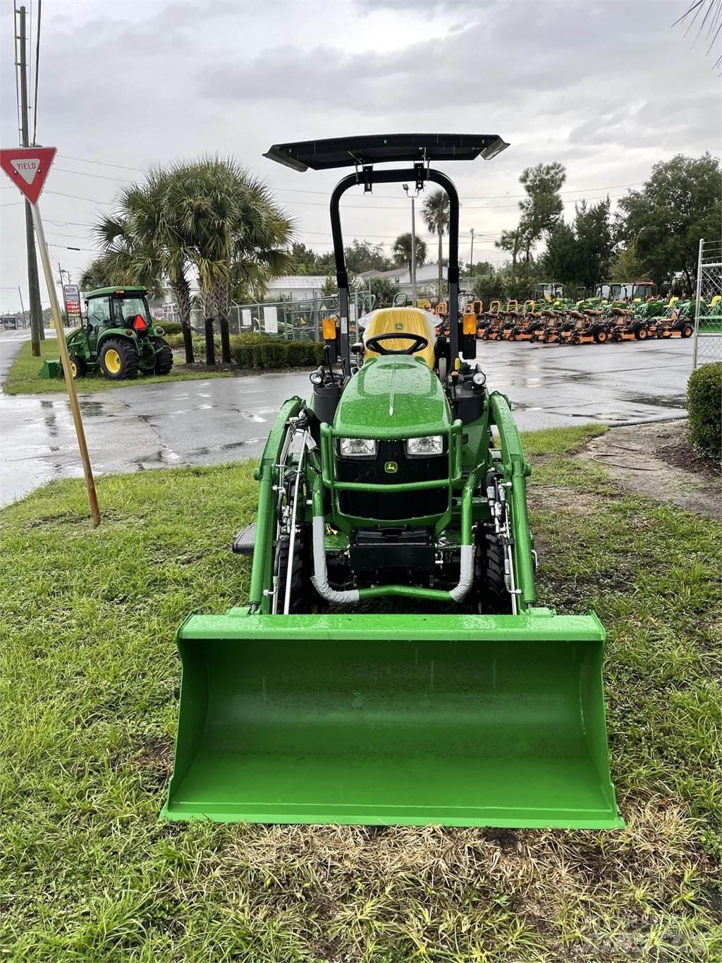 John Deere 2025R Kompaktní traktory