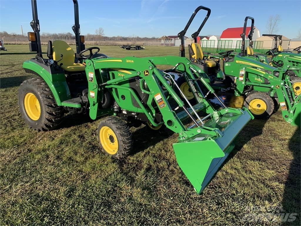 John Deere 2032R Kompaktní traktory
