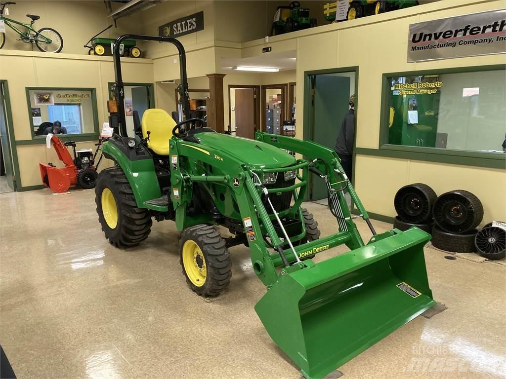 John Deere 2032R Kompaktní traktory