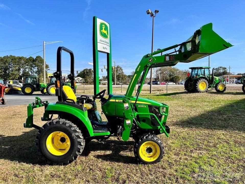 John Deere 2032R Kompaktní traktory