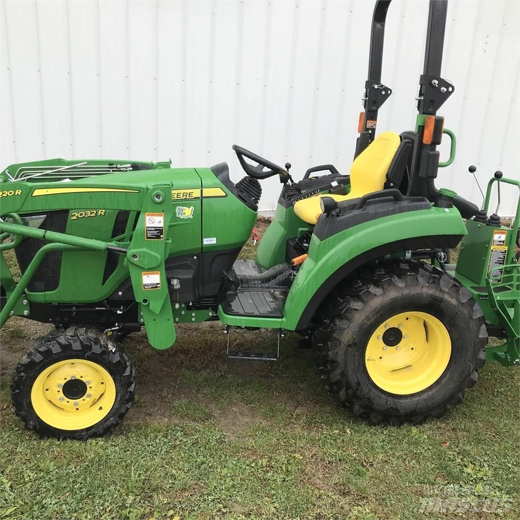 John Deere 2032R Kompaktní traktory
