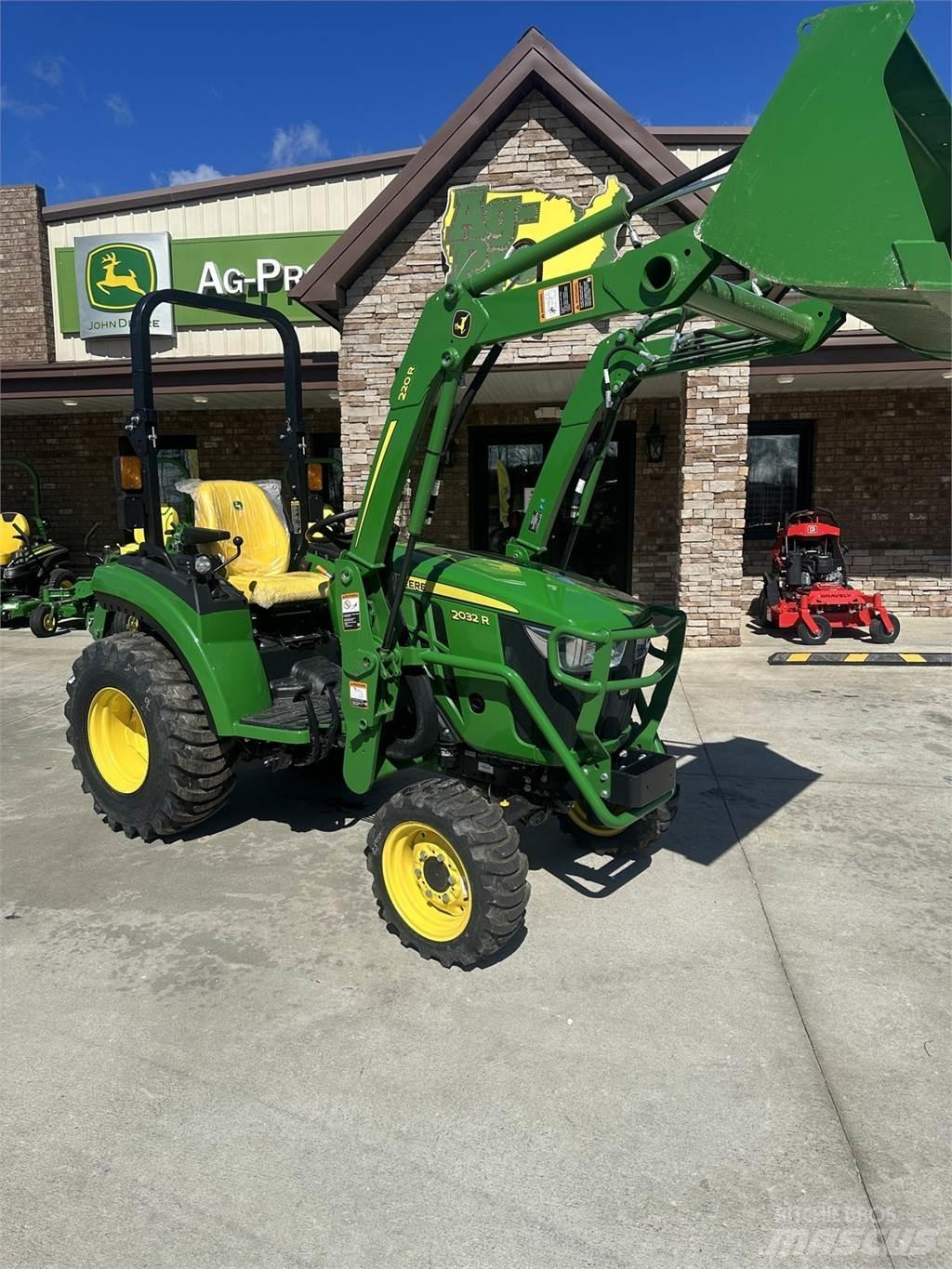 John Deere 2032R Kompaktní traktory