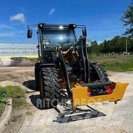 John Deere 204 G Mininakladače