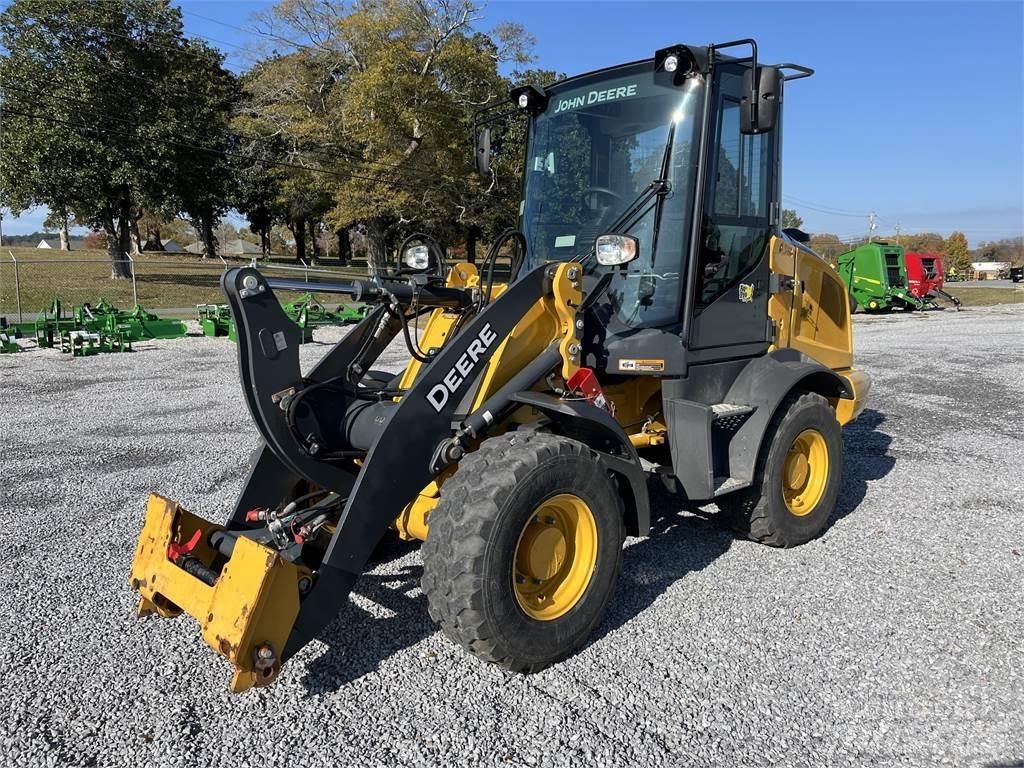 John Deere 244L Mininakladače