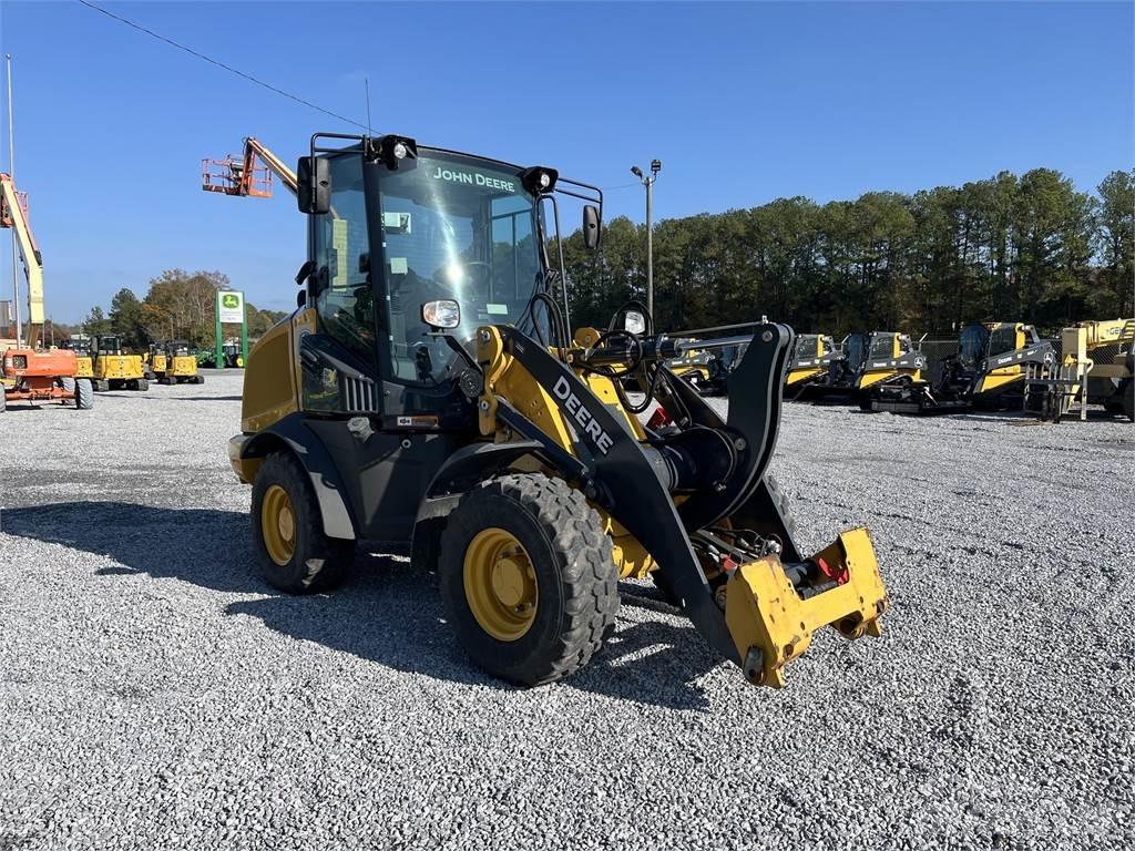 John Deere 244L Mininakladače