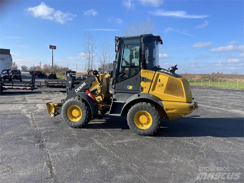 John Deere 244L Mininakladače