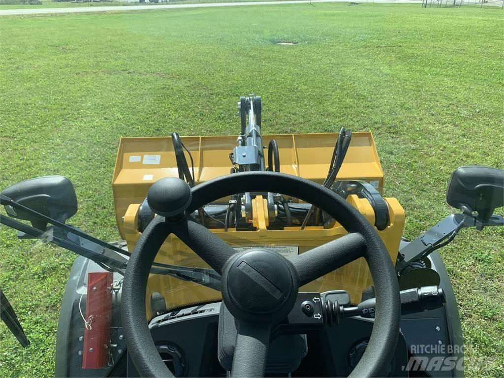John Deere 244L Kolové nakladače