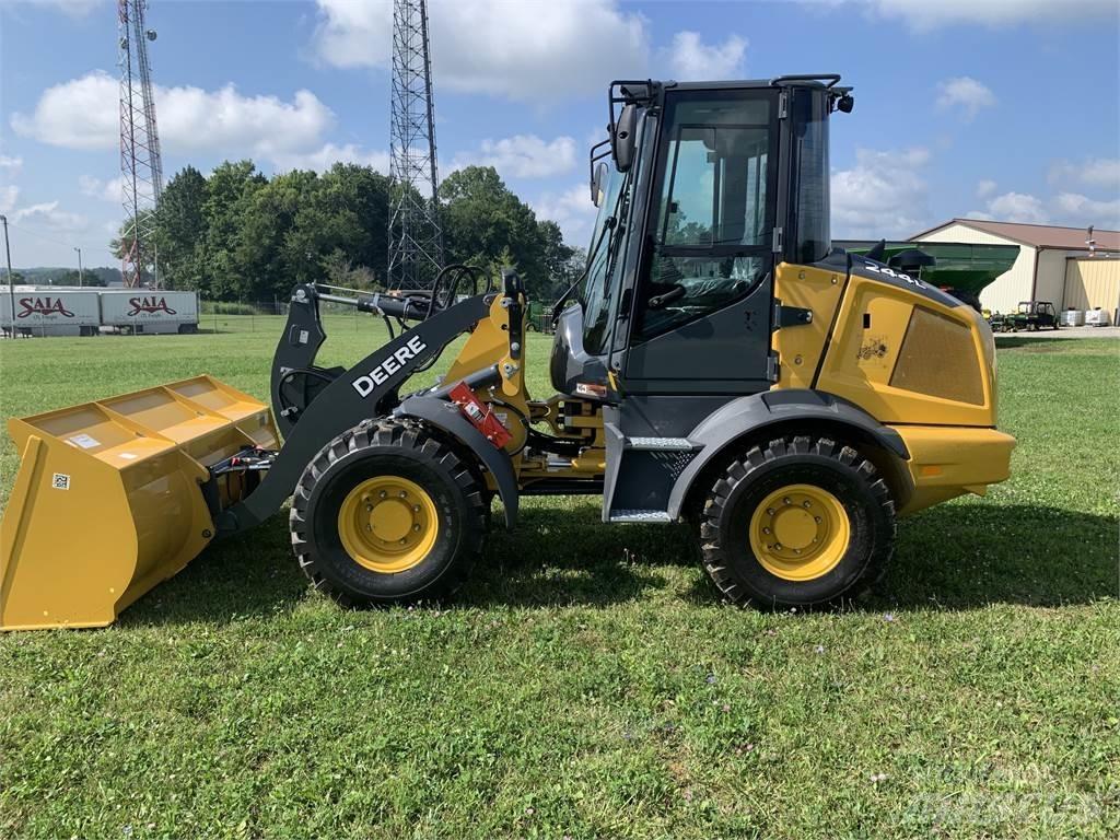 John Deere 244L Kolové nakladače