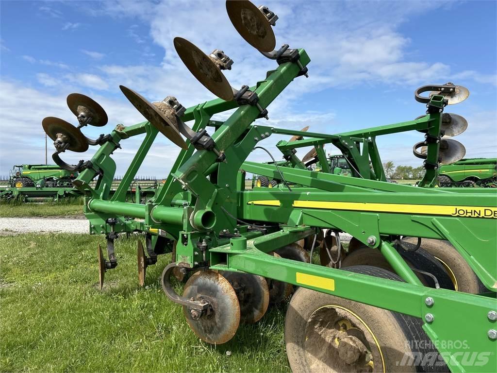 John Deere 2730 Další stroje na zpracování půdy a příslušenství