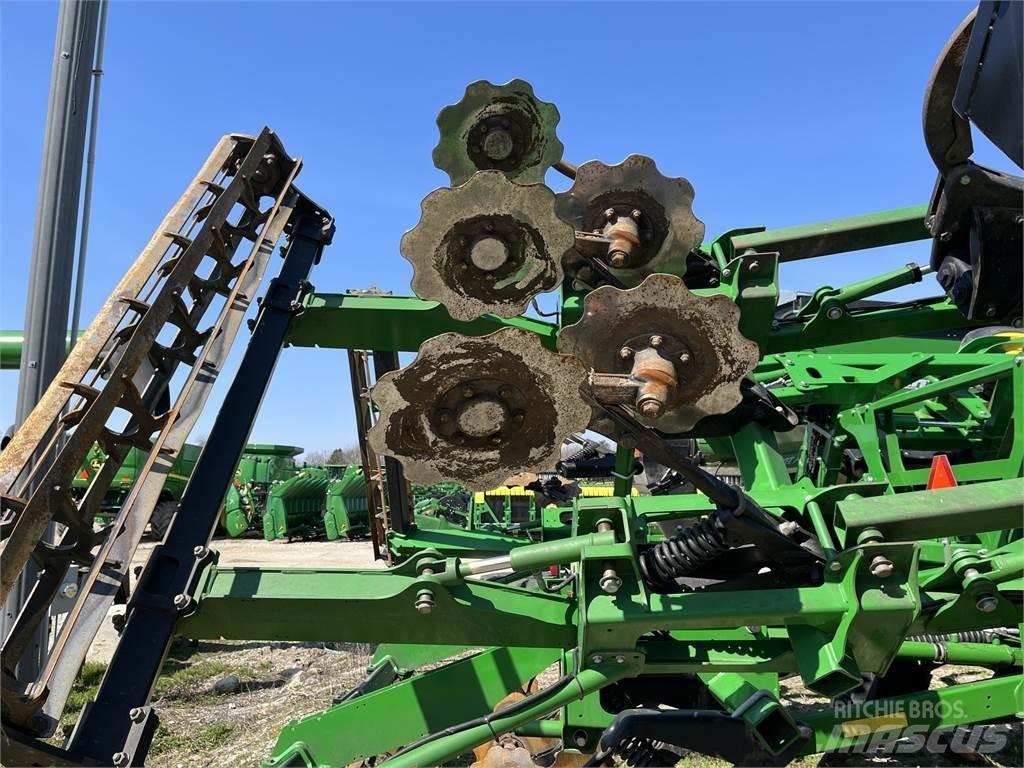 John Deere 2730 Další stroje na zpracování půdy a příslušenství
