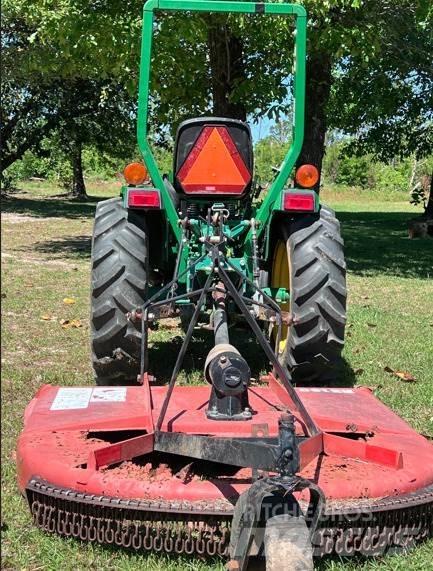 John Deere 3005 Kompaktní traktory