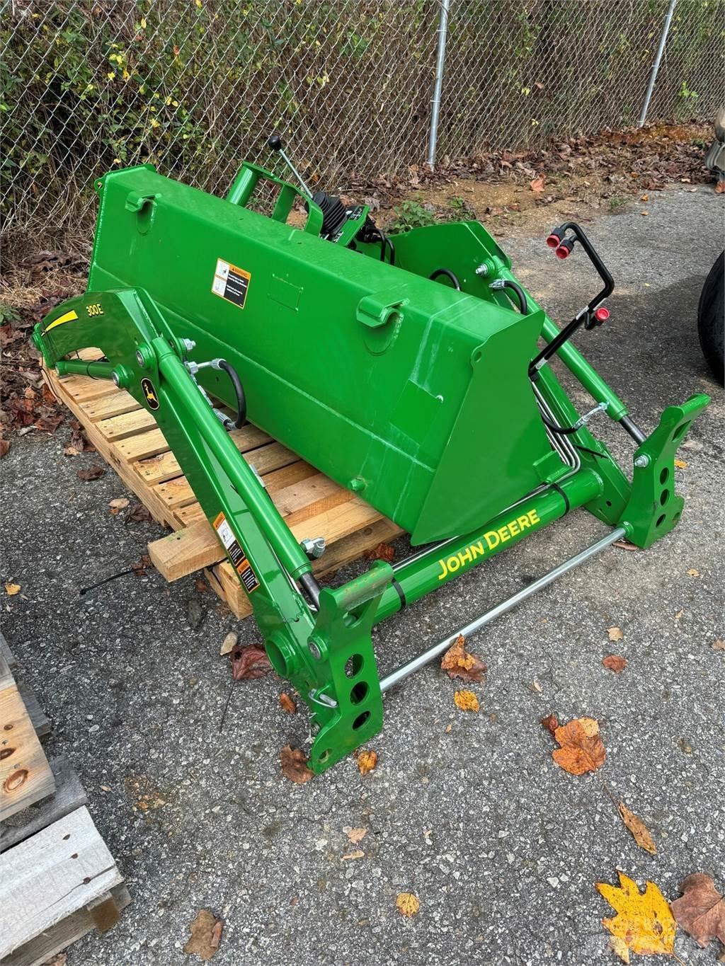John Deere 300E Další