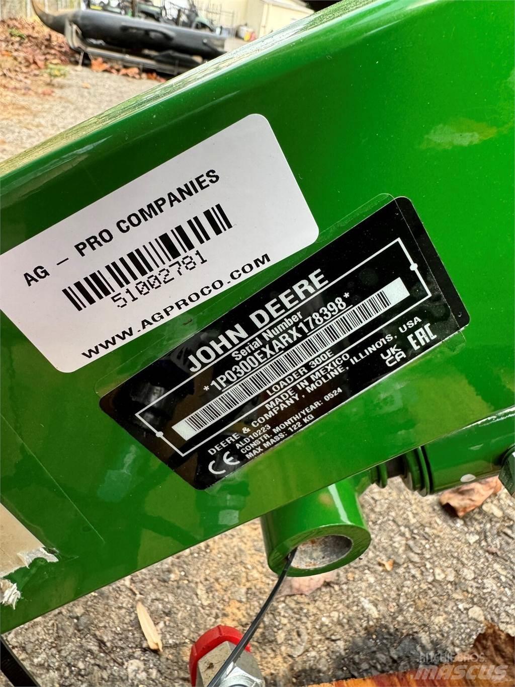 John Deere 300E Další