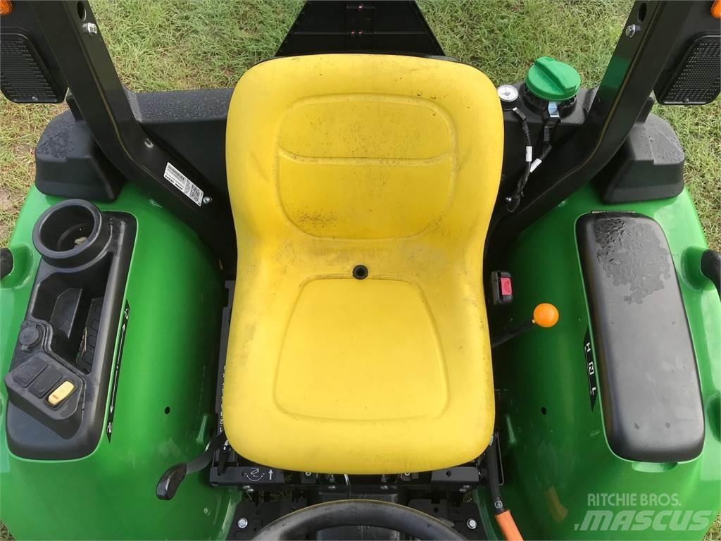 John Deere 3025E Kompaktní traktory
