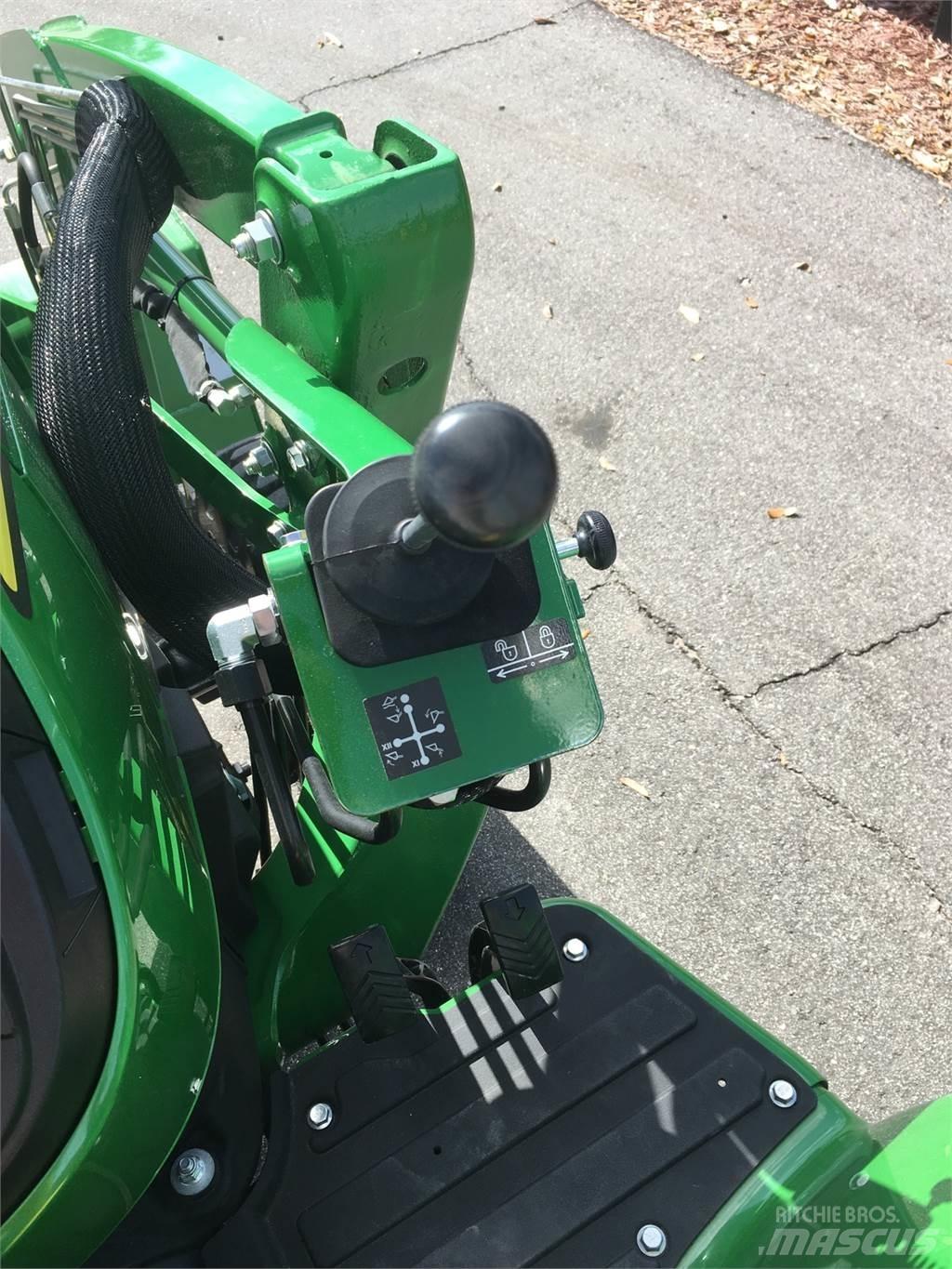 John Deere 3025E Kompaktní traktory