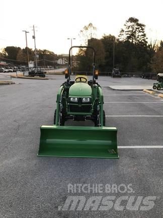 John Deere 3025E Kompaktní traktory