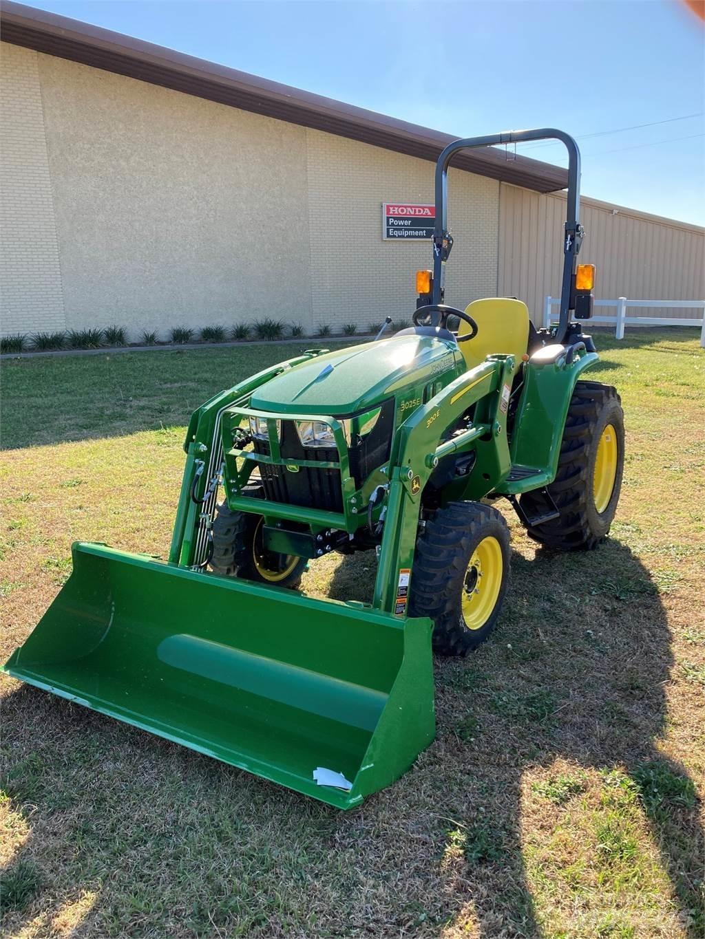John Deere 3025E Kompaktní traktory