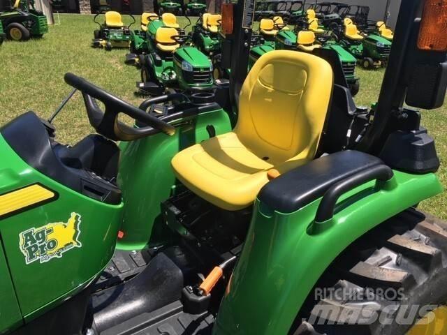 John Deere 3025E Kompaktní traktory