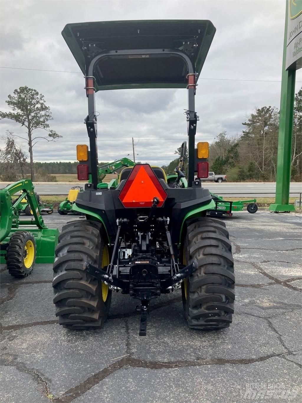 John Deere 3025E Kompaktní traktory