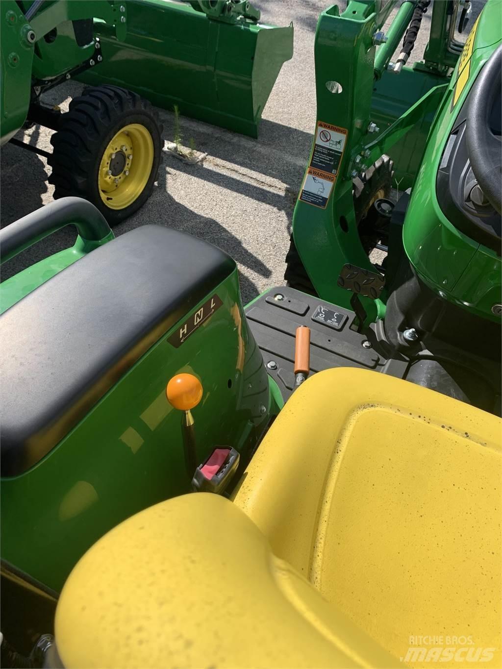 John Deere 3025E Kompaktní traktory