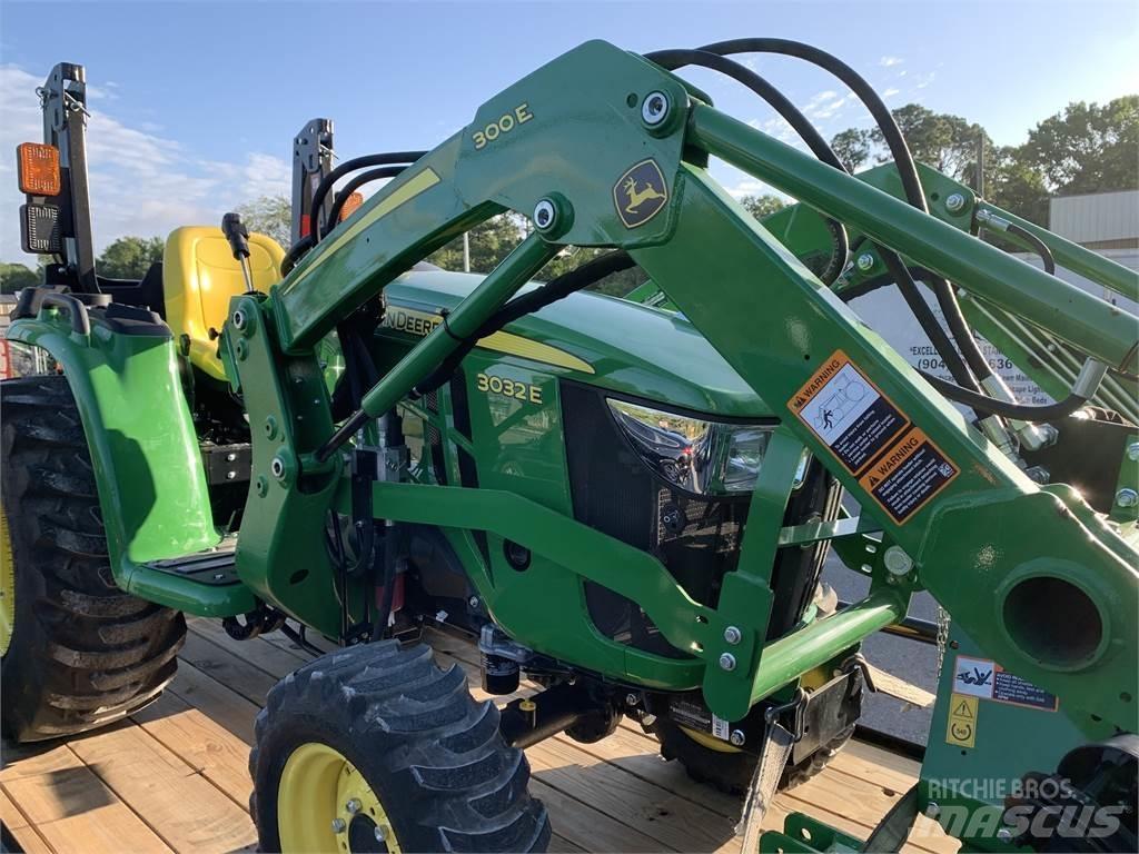 John Deere 3032E Kompaktní traktory