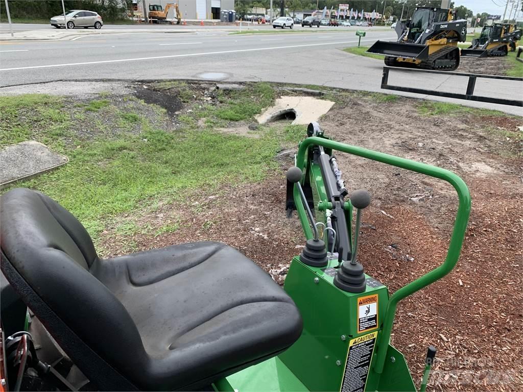 John Deere 3032E Kompaktní traktory