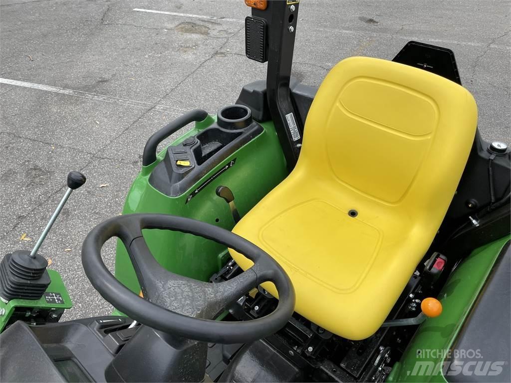 John Deere 3032E Kompaktní traktory
