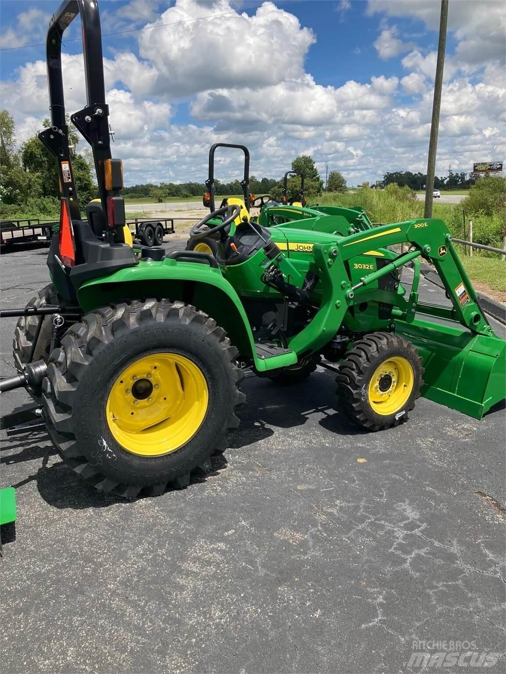 John Deere 3032E Kompaktní traktory