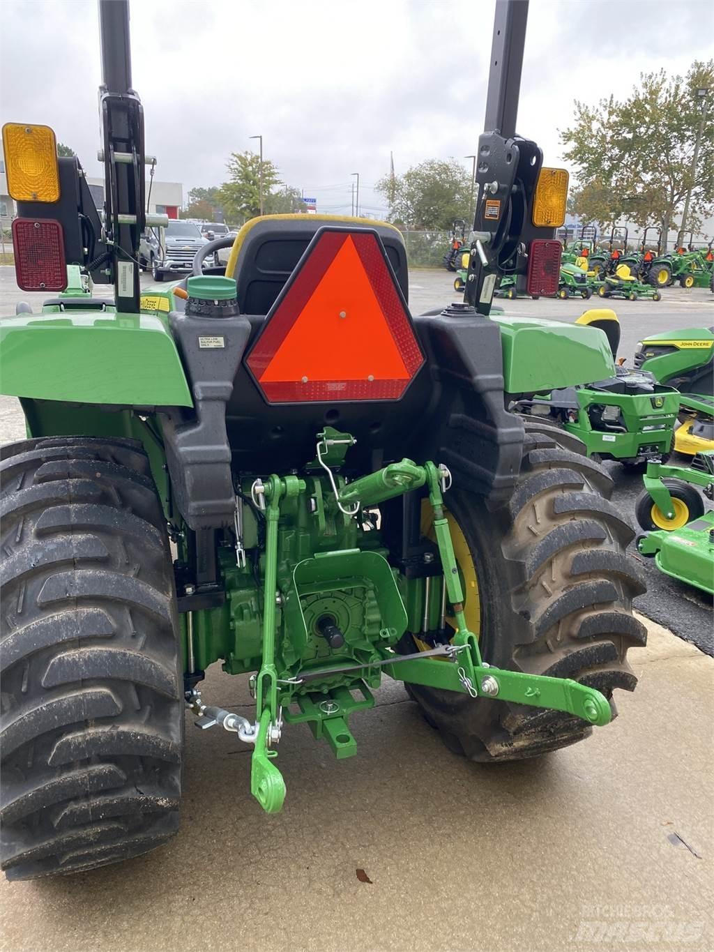 John Deere 3035D Další