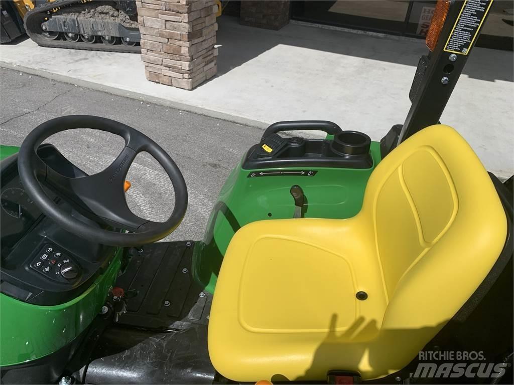 John Deere 3038E Kompaktní traktory