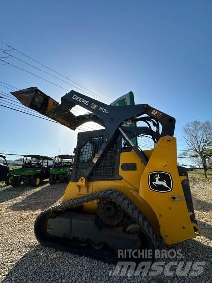 John Deere 317G Smykem řízené nakladače