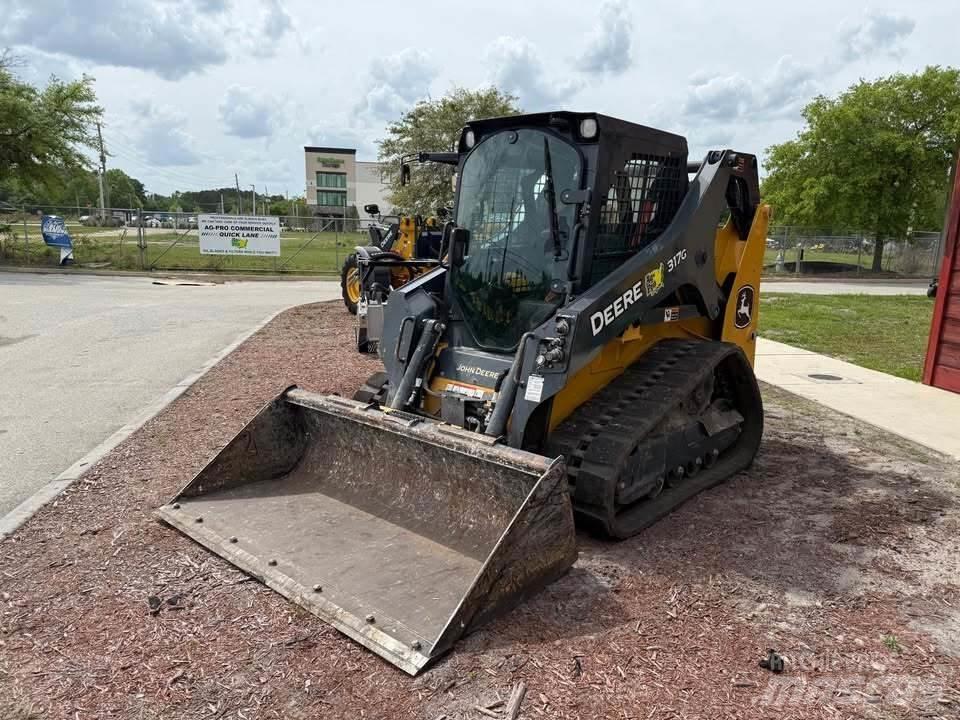 John Deere 317G Mininakladače