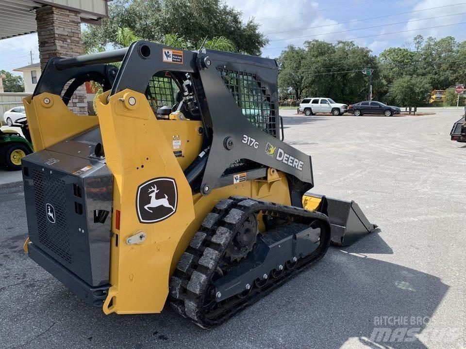 John Deere 317G Smykem řízené nakladače