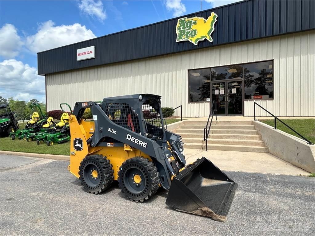 John Deere 318G Smykem řízené nakladače